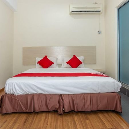 Oyo 1158 906 Airport Hotel Malacca Buitenkant foto
