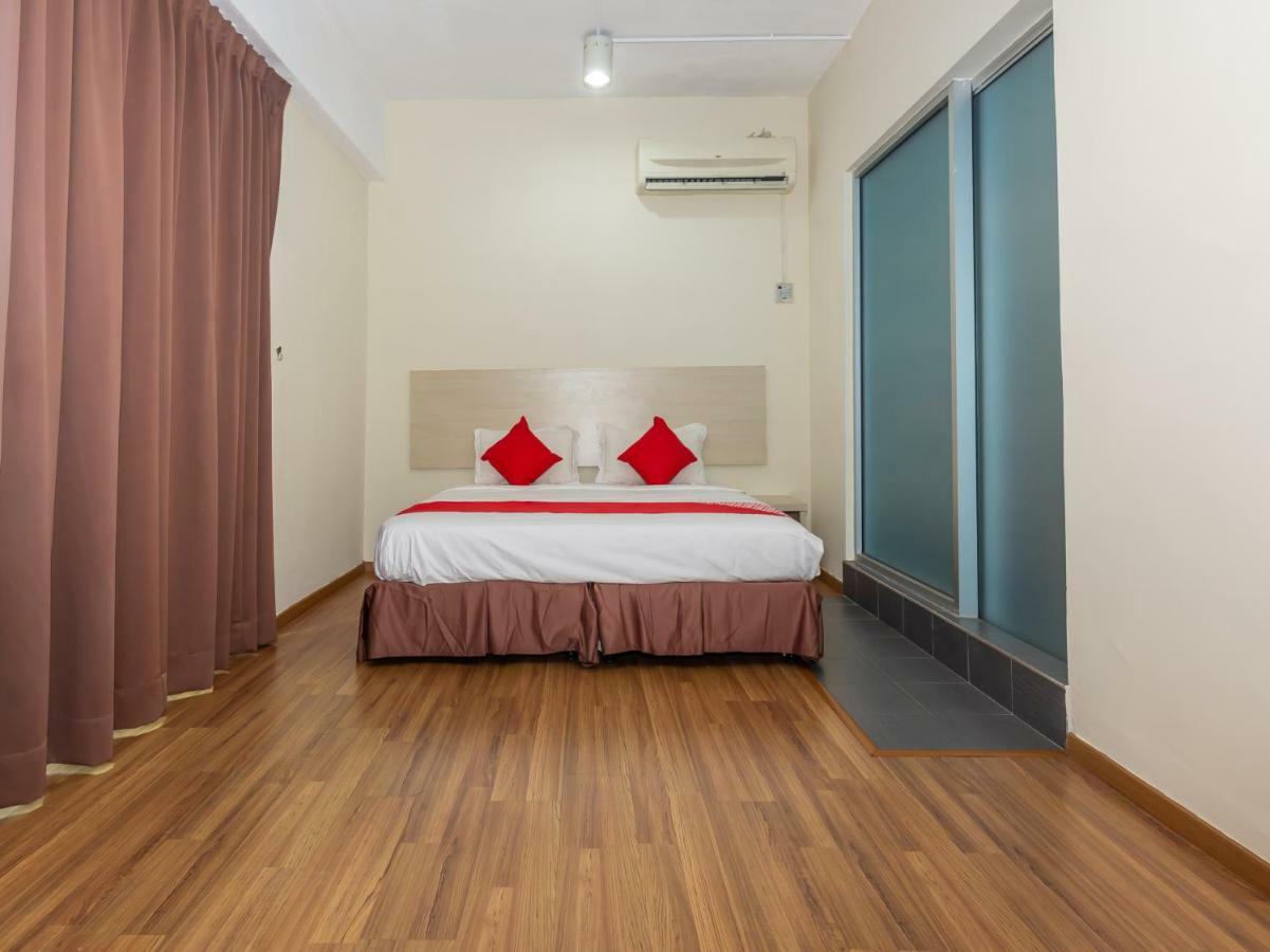 Oyo 1158 906 Airport Hotel Malacca Buitenkant foto
