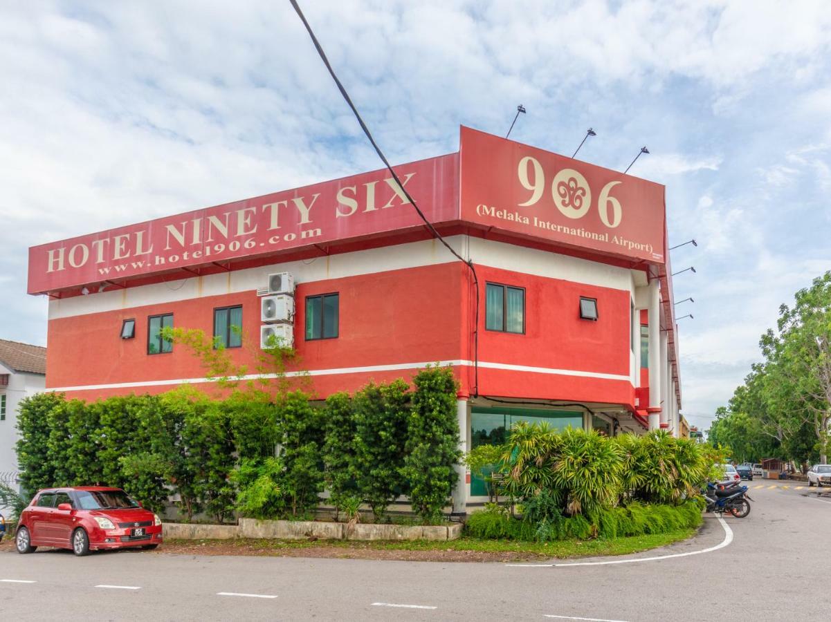 Oyo 1158 906 Airport Hotel Malacca Buitenkant foto