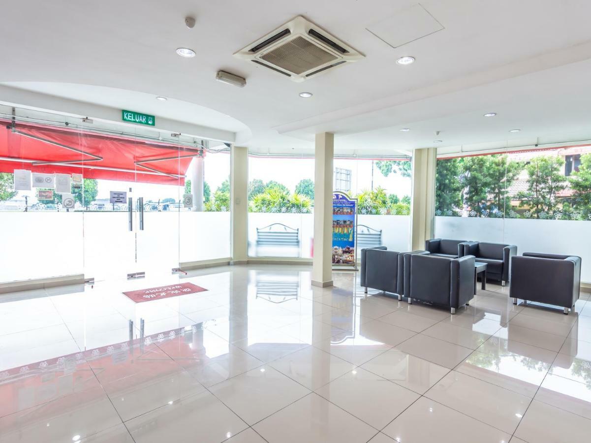Oyo 1158 906 Airport Hotel Malacca Buitenkant foto