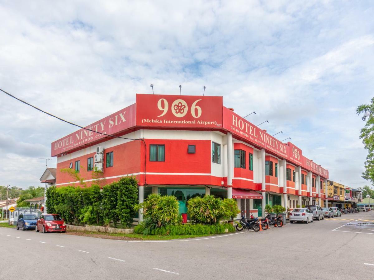 Oyo 1158 906 Airport Hotel Malacca Buitenkant foto